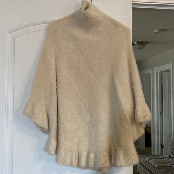 ANTHROPOLOGIE BEAUTIFUL PONCHO - Picture 1 of 3